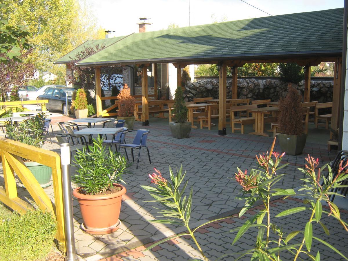 Bed and Breakfast Pansion Kamin Lukavica Exterior foto
